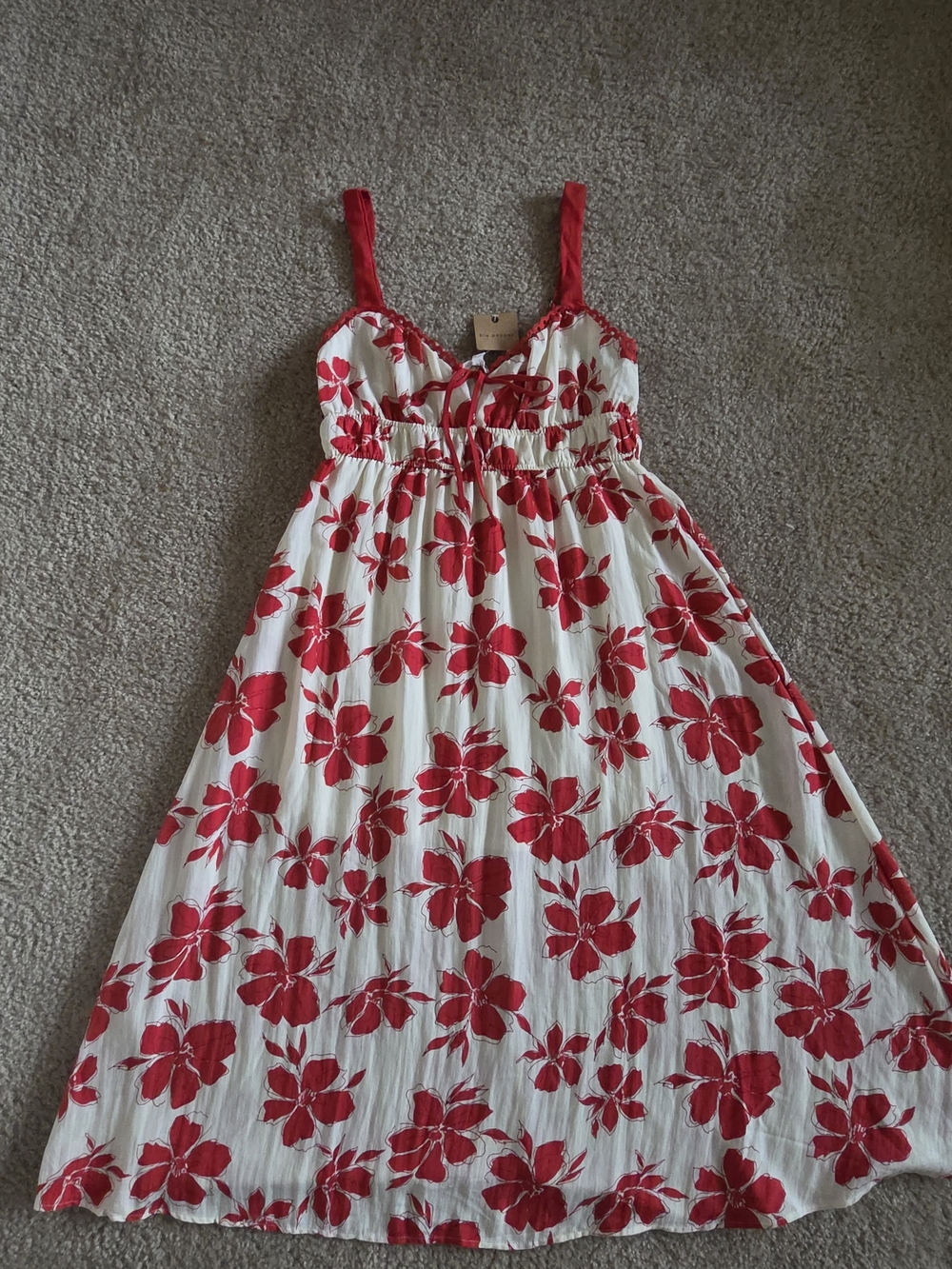 Maxi Dress with Red Floral Print. 90% Rayon 10% Nylon 100% Polyester Lining.